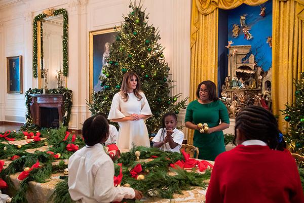 melania trump white house decorations5 z 1512362167 923 width600height401